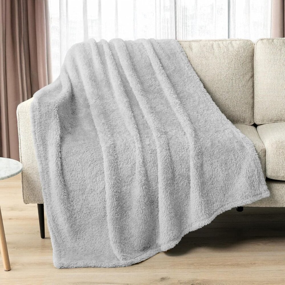 Sherpa Throw Blanket Light Grey 50x60 - Picture 4 of 10